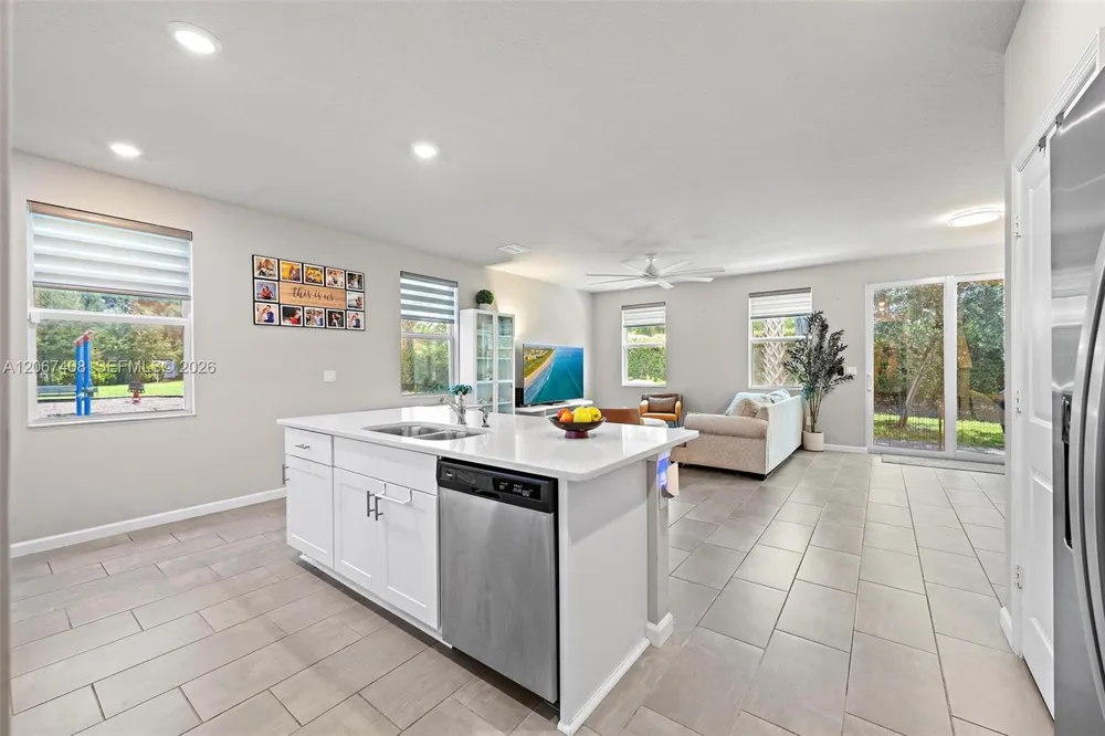 1616 Lindley St Mangonia Park, FL 33407
