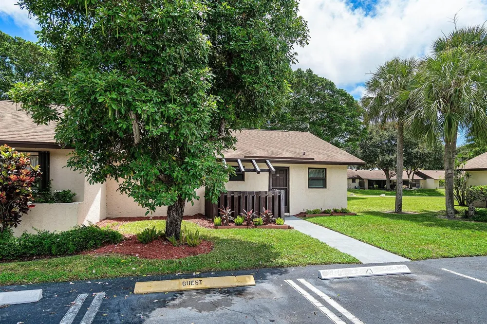 28 Via De Casas Norte Boynton Beach, FL 33426