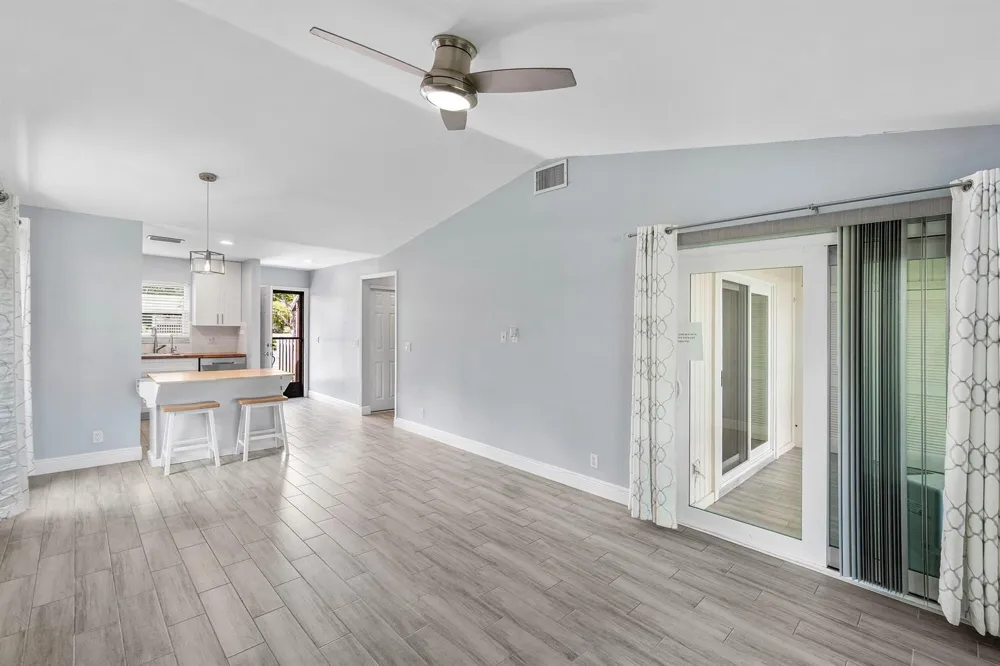 28 Via De Casas Norte Boynton Beach, FL 33426