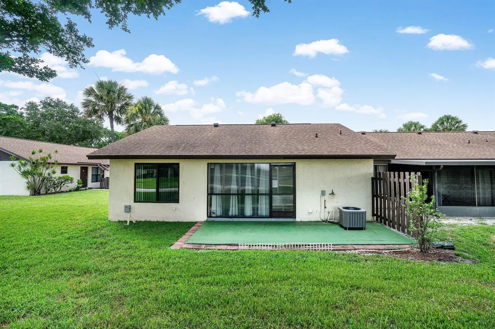 28 Via De Casas Norte Boynton Beach, FL 33426