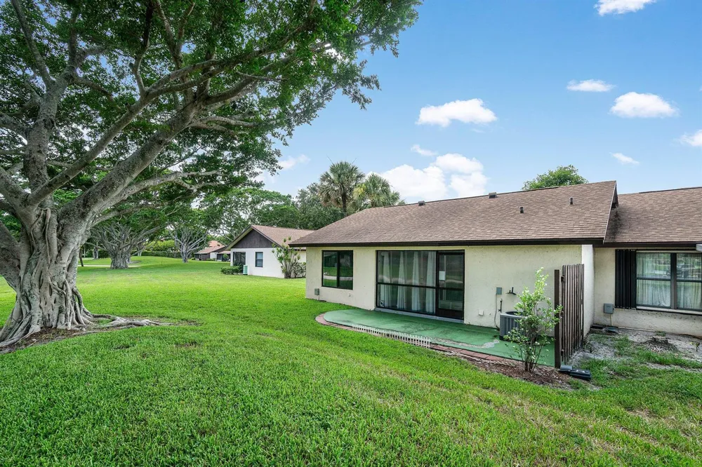 28 Via De Casas Norte Boynton Beach, FL 33426