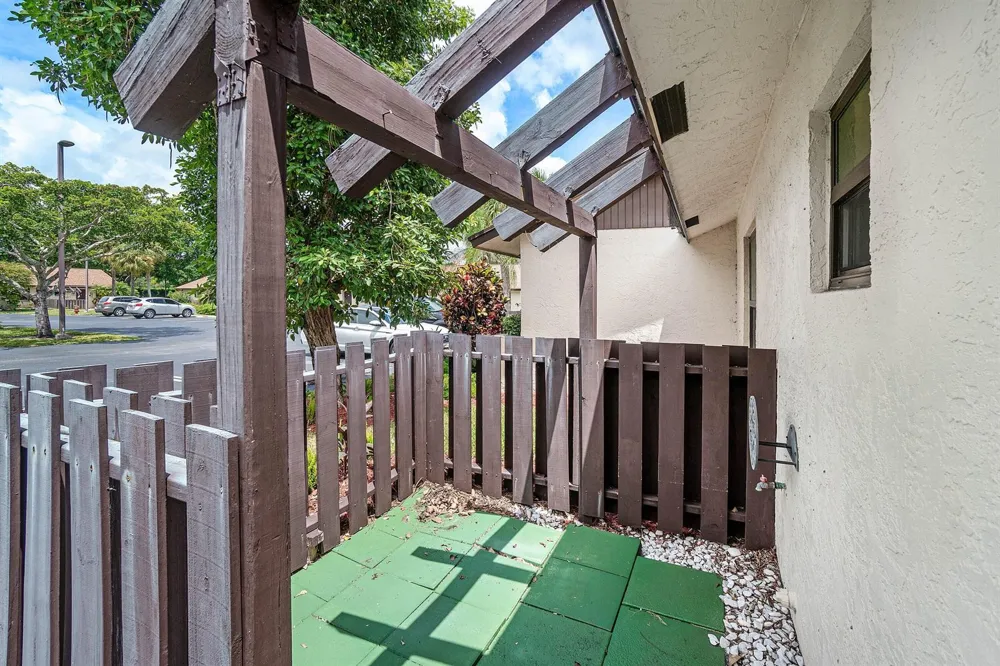 28 Via De Casas Norte Boynton Beach, FL 33426