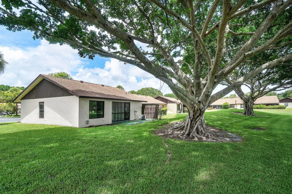 28 Via De Casas Norte Boynton Beach, FL 33426