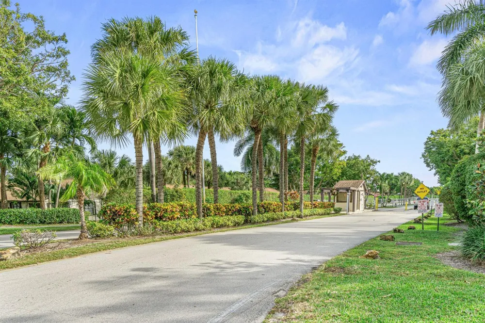 28 Via De Casas Norte Boynton Beach, FL 33426