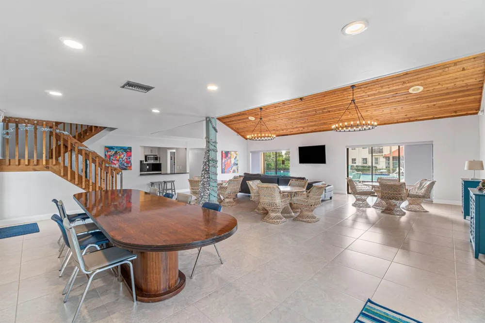 28 Via De Casas Norte Boynton Beach, FL 33426