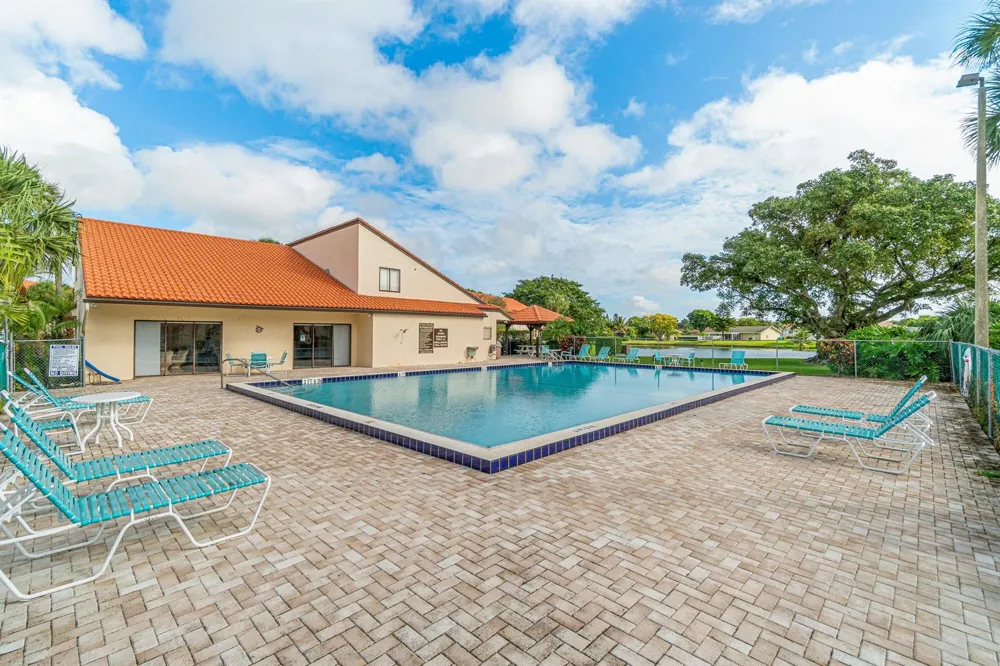 28 Via De Casas Norte Boynton Beach, FL 33426