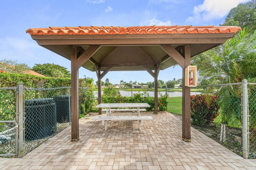 28 Via De Casas Norte Boynton Beach, FL 33426