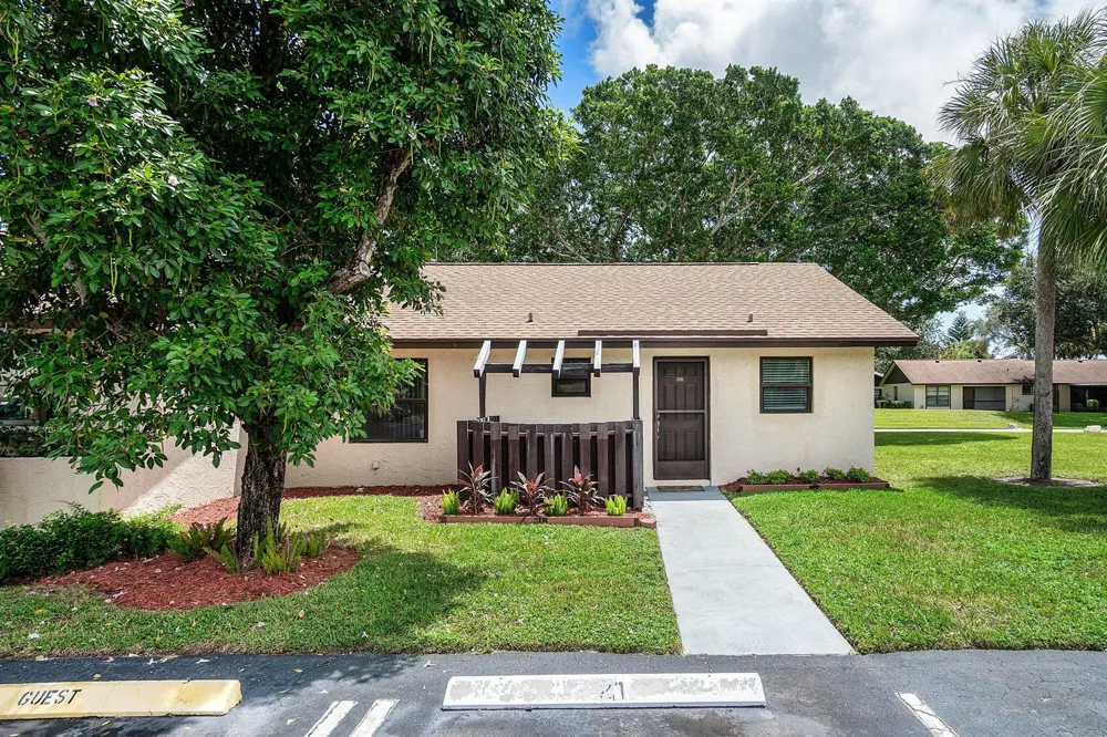 28 Via De Casas Norte Boynton Beach, FL 33426