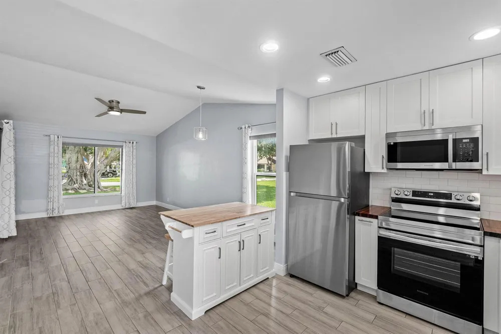 28 Via De Casas Norte Boynton Beach, FL 33426