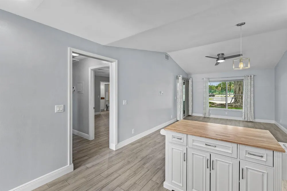 28 Via De Casas Norte Boynton Beach, FL 33426