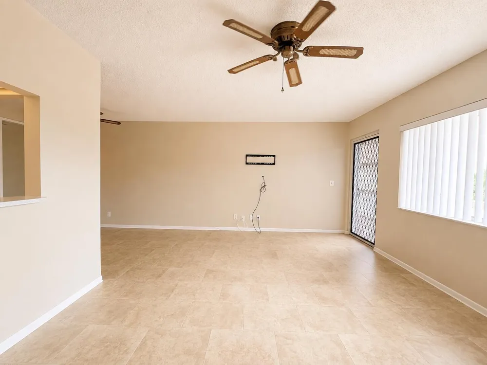 555 Purdy Lane #Unit 309 Palm Springs, FL 33461