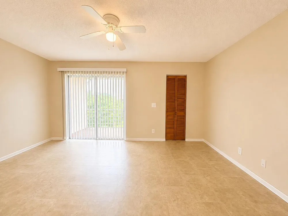555 Purdy Lane #Unit 309 Palm Springs, FL 33461