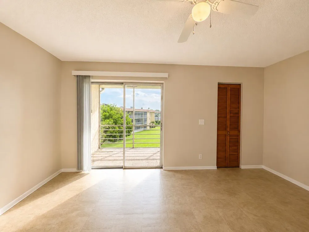 555 Purdy Lane #Unit 309 Palm Springs, FL 33461