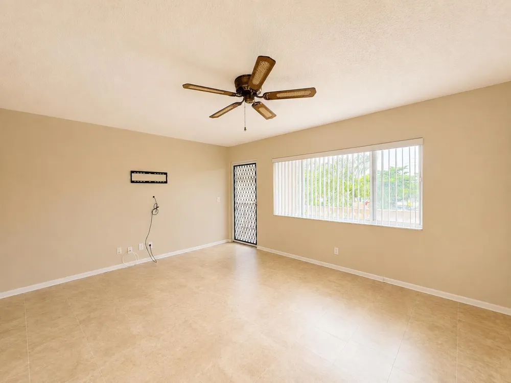 555 Purdy Lane #Unit 309 Palm Springs, FL 33461