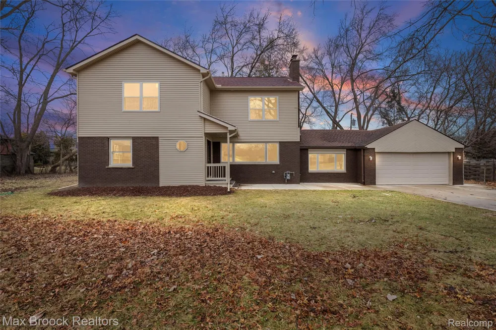 17348 Hilton Street Southfield City, MI 48075