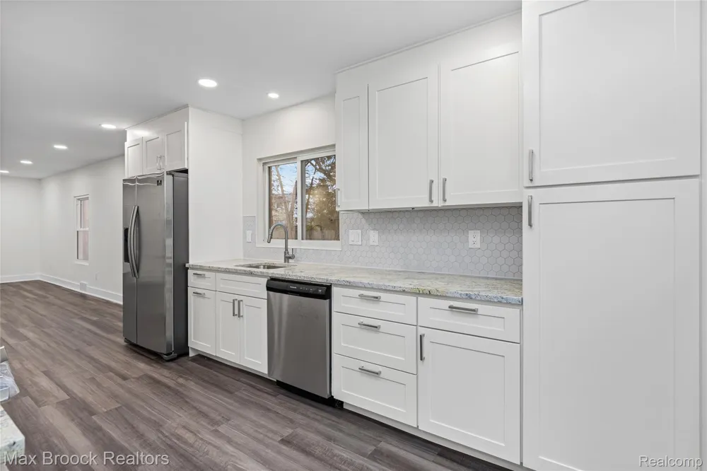 17348 Hilton Street Southfield City, MI 48075