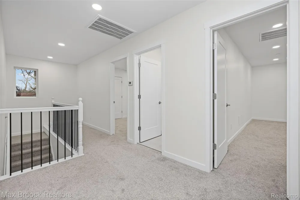 17348 Hilton Street Southfield City, MI 48075