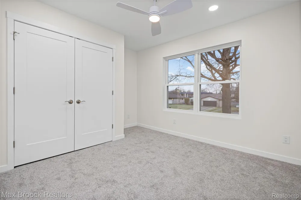 17348 Hilton Street Southfield City, MI 48075