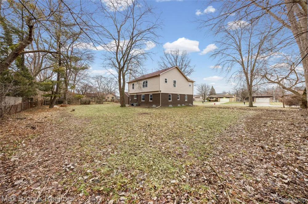 17348 Hilton Street Southfield City, MI 48075