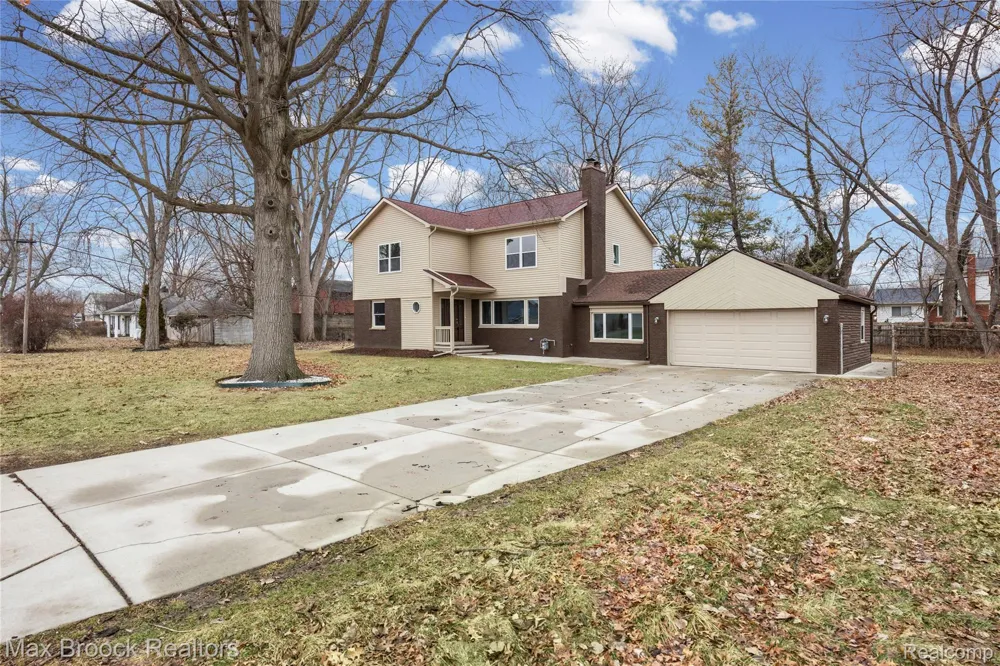 17348 Hilton Street Southfield City, MI 48075