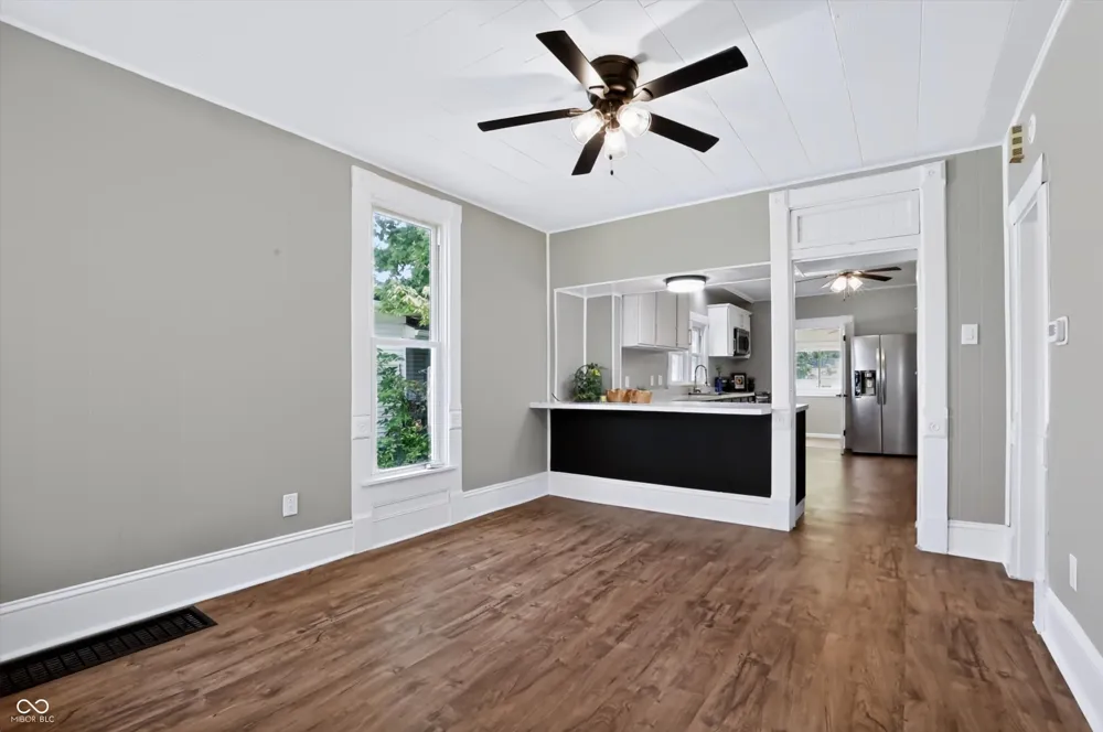 1507 Lafayette Avenue Columbus, IN 47201