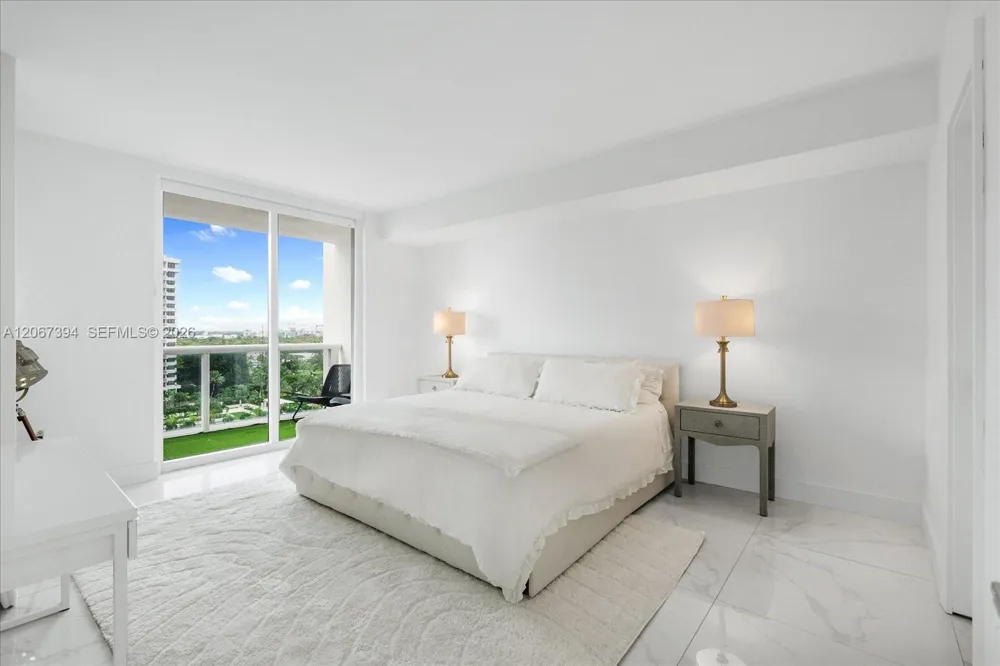 10275 Collins Ave #916 Bal Harbour, FL 33154