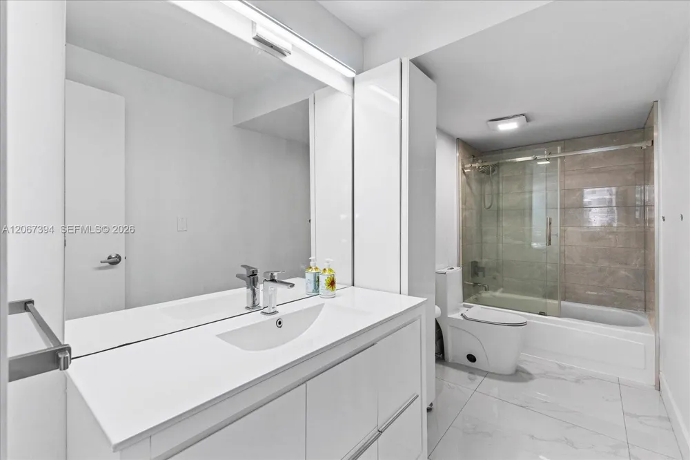 10275 Collins Ave #916 Bal Harbour, FL 33154