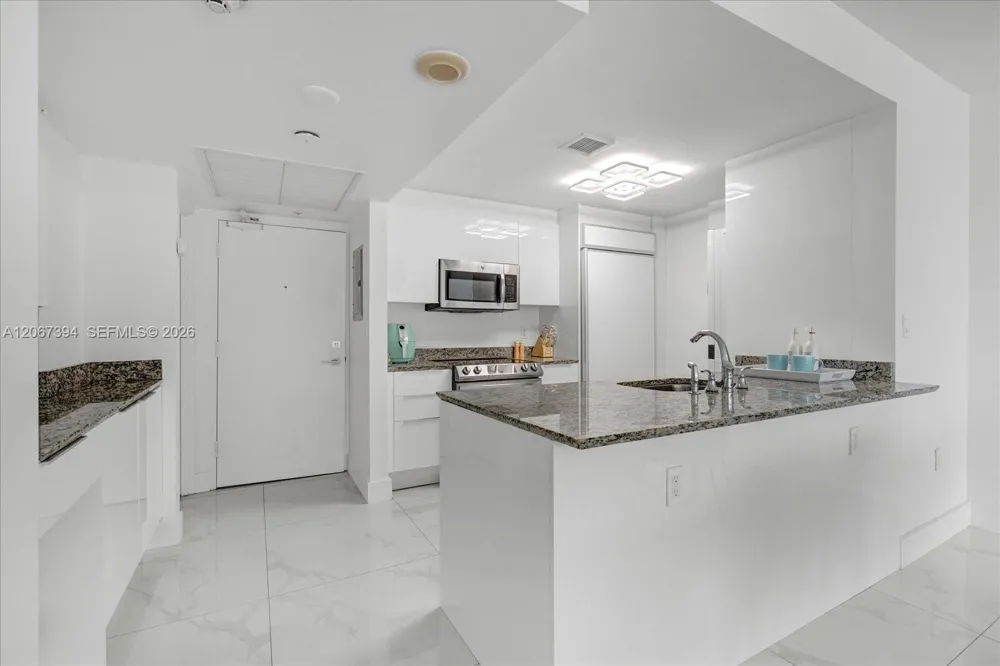 10275 Collins Ave #916 Bal Harbour, FL 33154