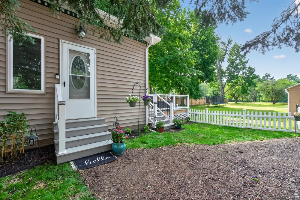 1113 Napoleon Road Leoni Township, MI 49201