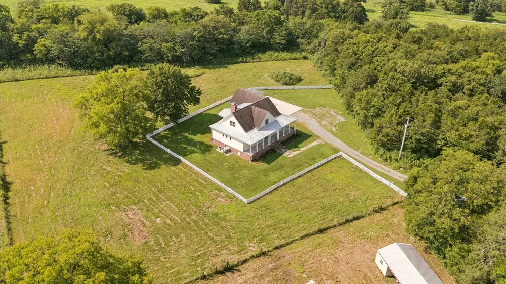 1143 Hilton Ln Castalian Springs, TN 37031