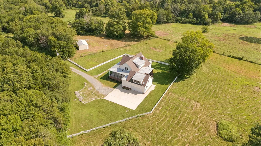 1143 Hilton Ln Castalian Springs, TN 37031