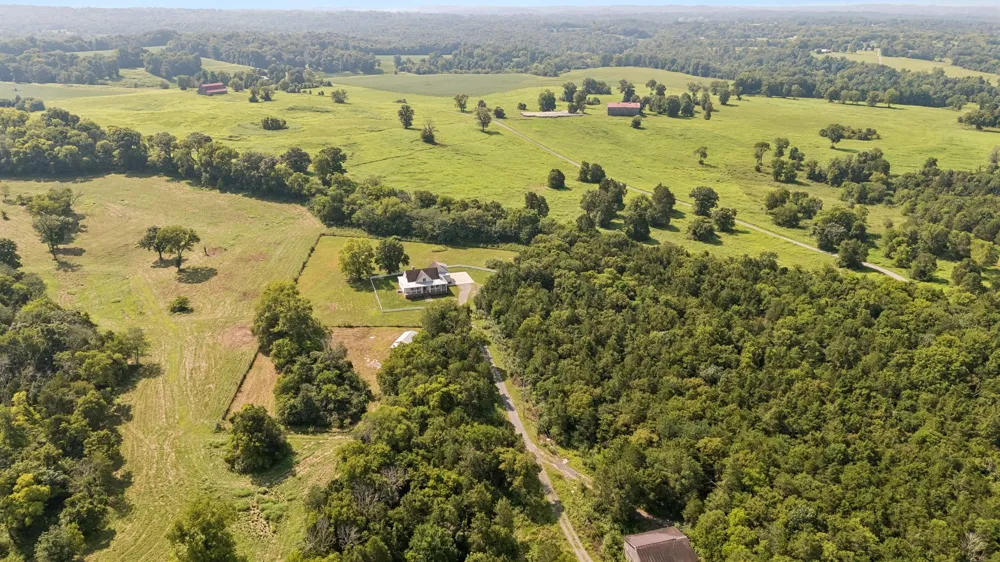 1143 Hilton Ln Castalian Springs, TN 37031