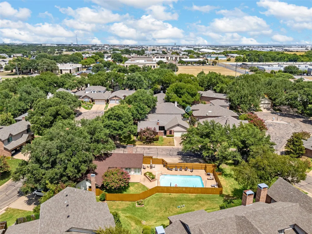 316 Tree Grove Woodway, TX 76712