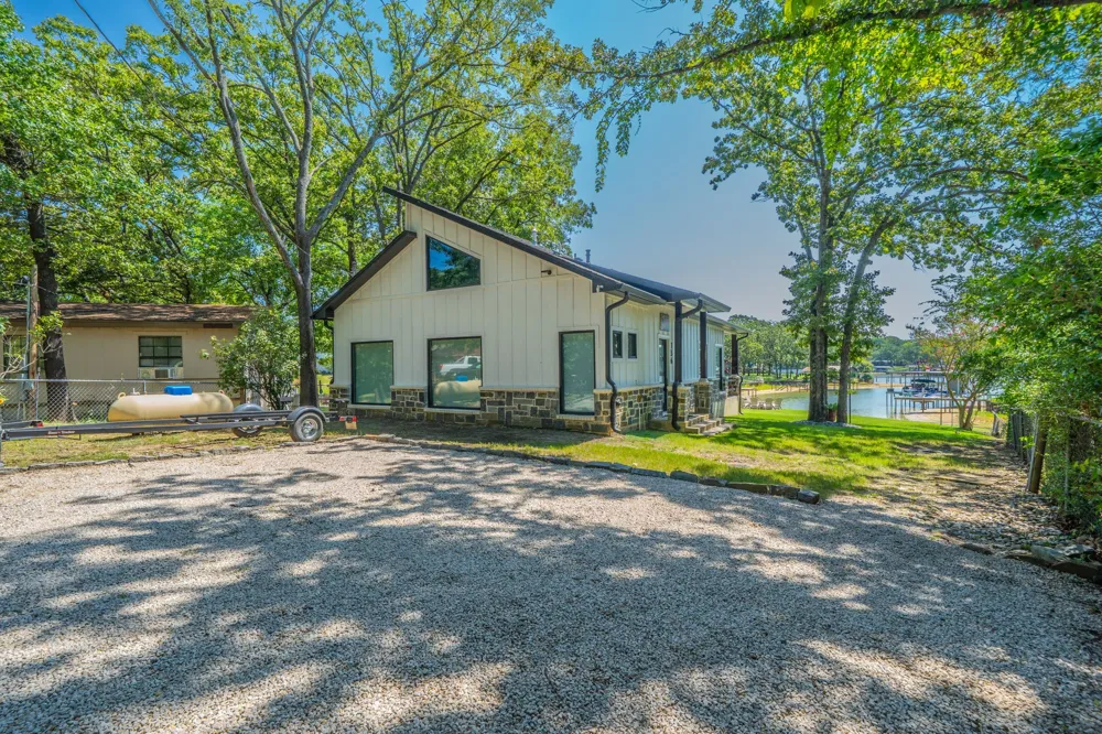 136 Deer Park Loop Mabank, TX 75156