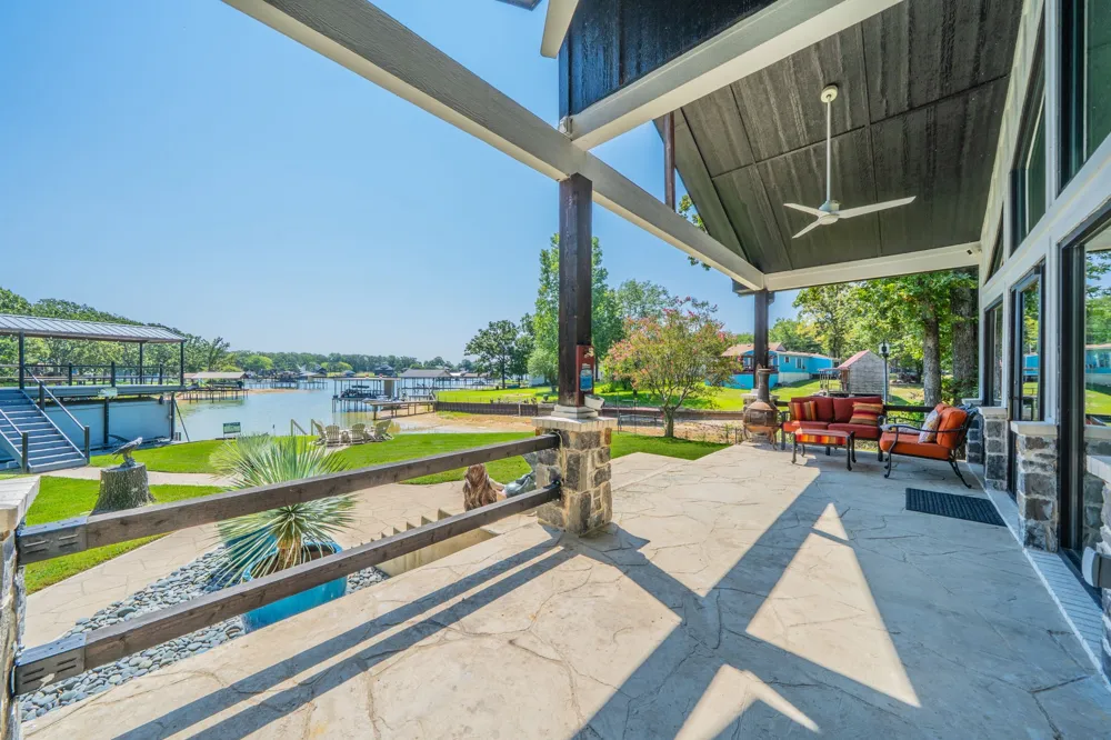 136 Deer Park Loop Mabank, TX 75156