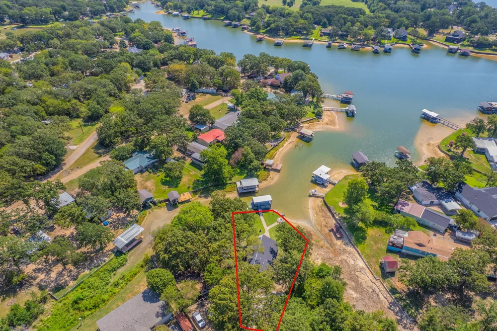 136 Deer Park Loop Mabank, TX 75156