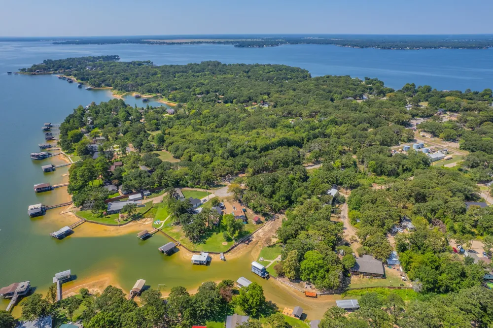 136 Deer Park Loop Mabank, TX 75156