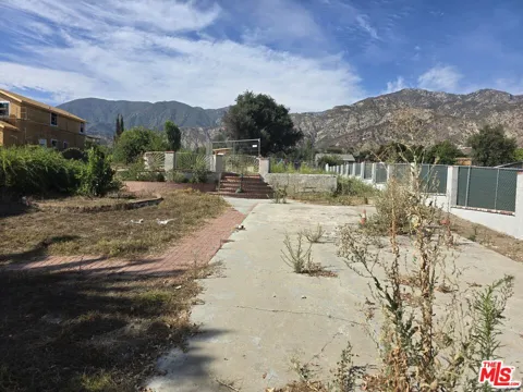 109 E Las Flores Drive