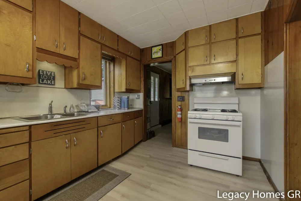 762 Parkwood Drive Six Lakes, MI 48886