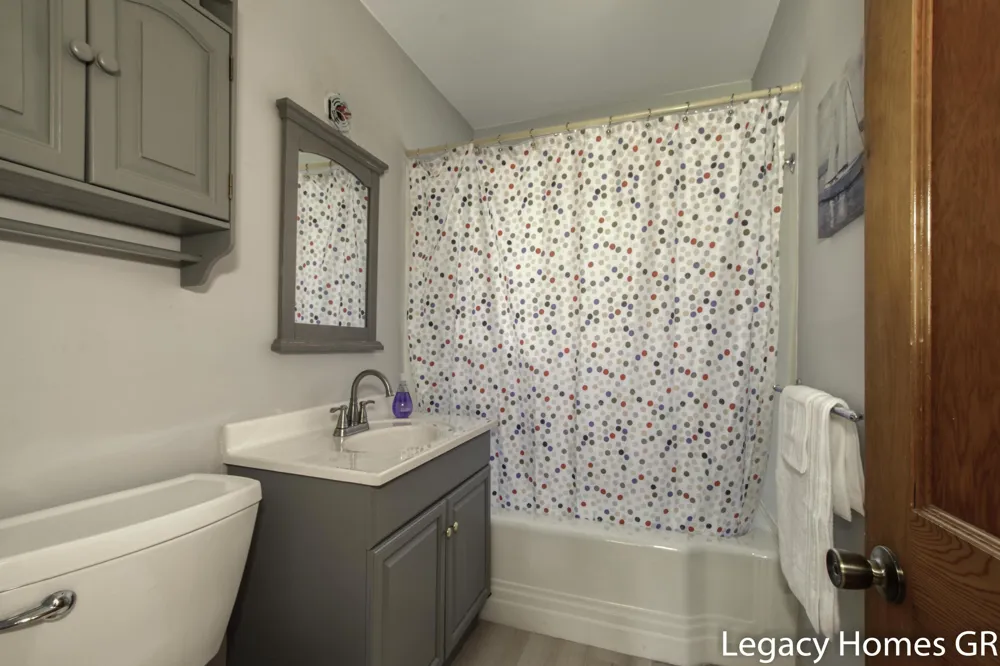 762 Parkwood Drive Six Lakes, MI 48886