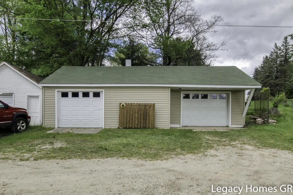 762 Parkwood Drive Six Lakes, MI 48886