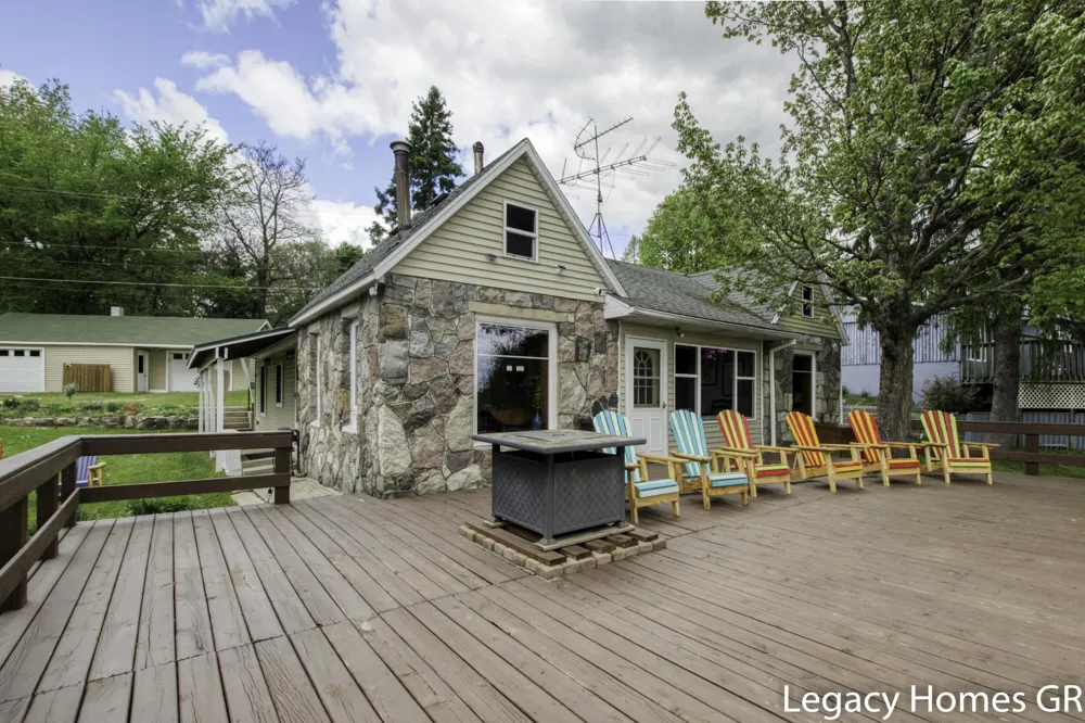 762 Parkwood Drive Six Lakes, MI 48886