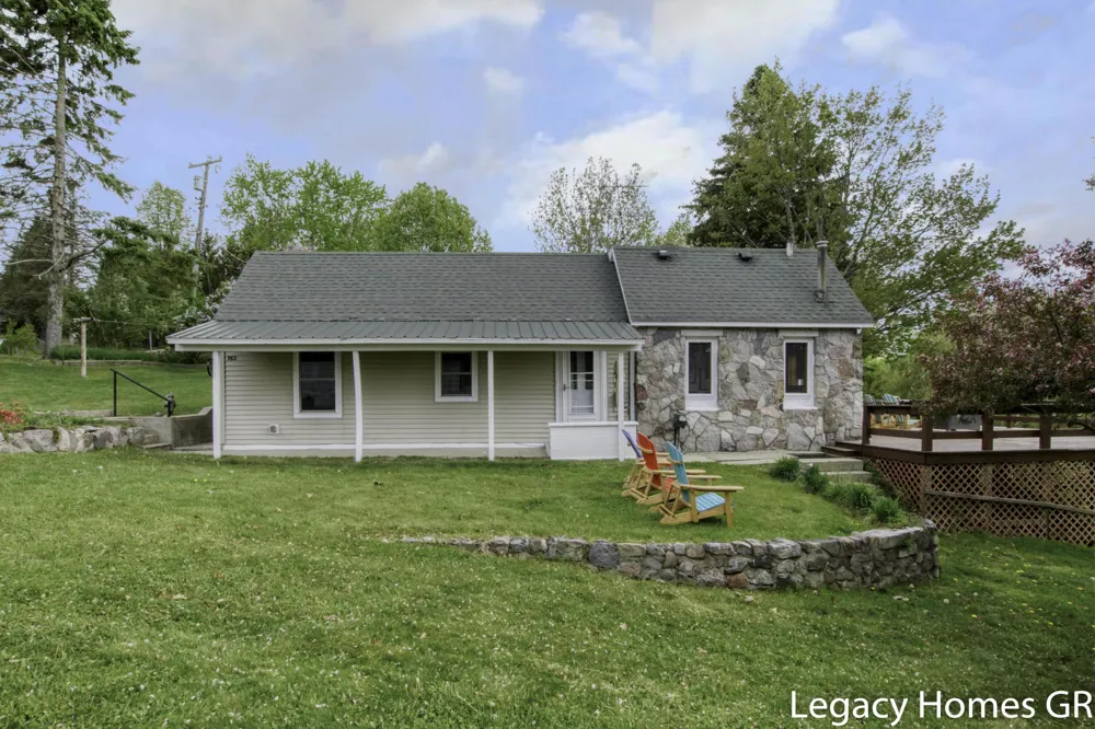 762 Parkwood Drive Six Lakes, MI 48886