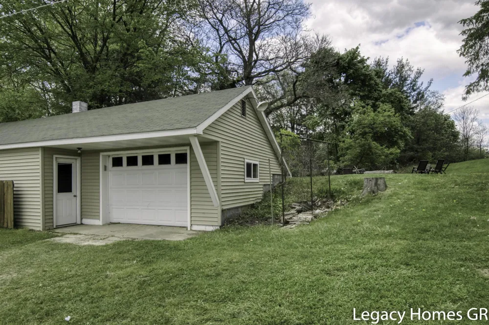 762 Parkwood Drive Six Lakes, MI 48886
