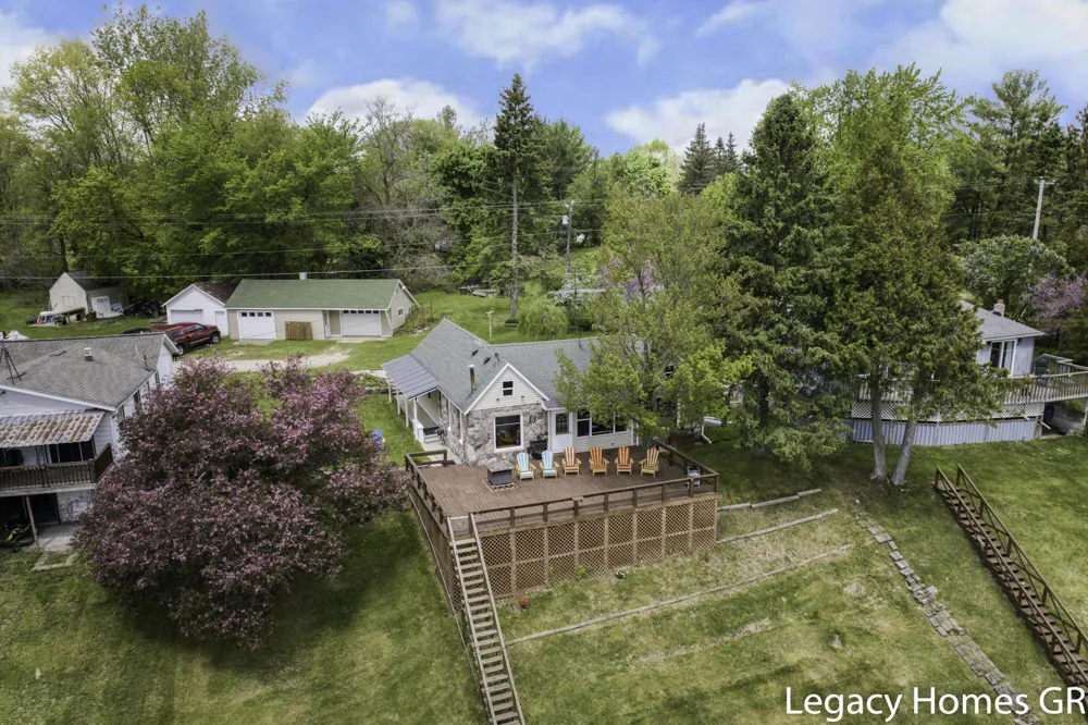 762 Parkwood Drive Six Lakes, MI 48886