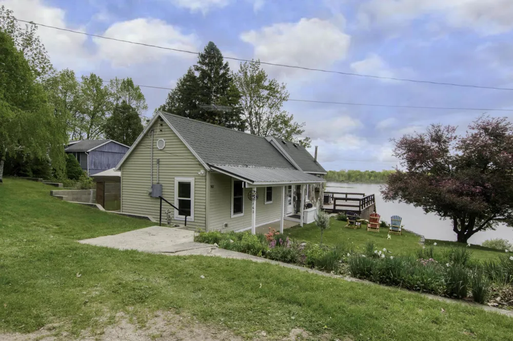 762 Parkwood Drive Six Lakes, MI 48886