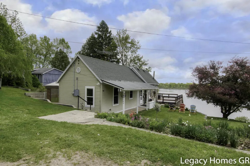 762 Parkwood Drive Six Lakes, MI 48886