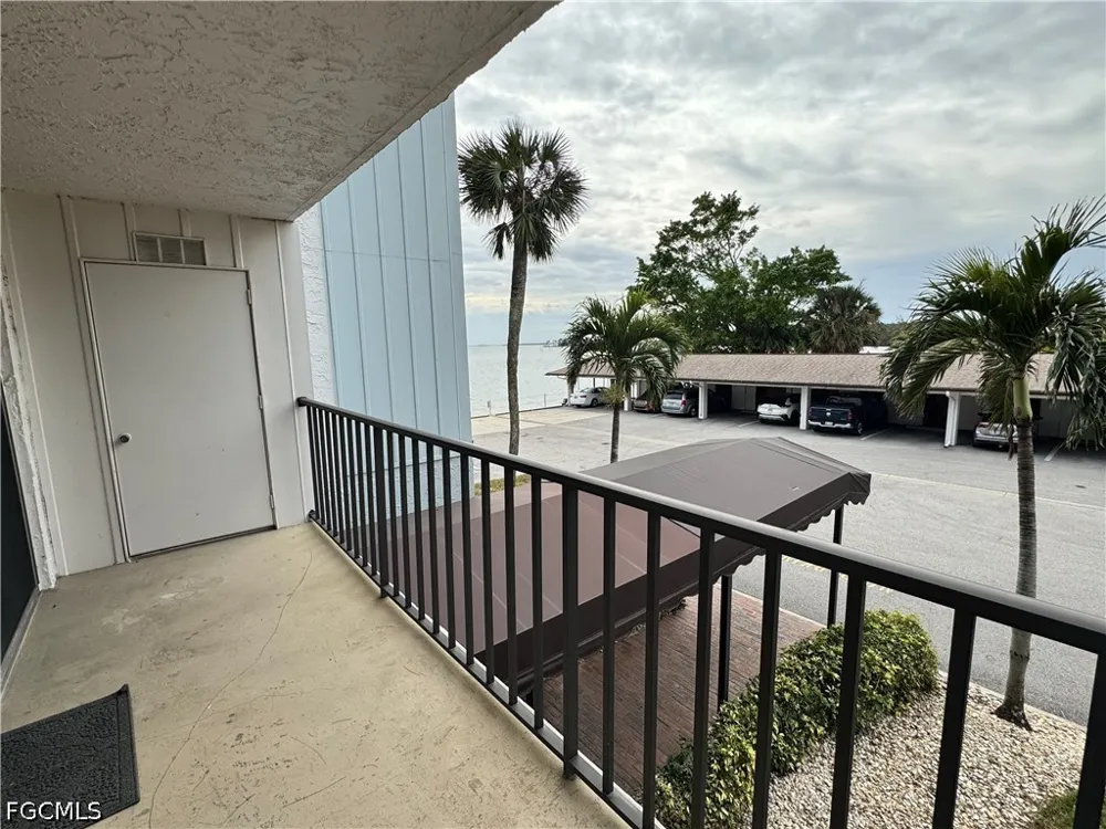 Key Drive #203 North Fort Myers, FL 33903