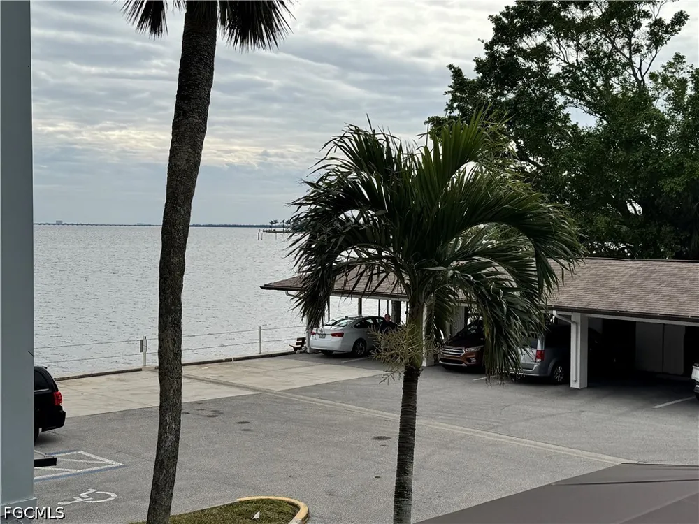 Key Drive #203 North Fort Myers, FL 33903