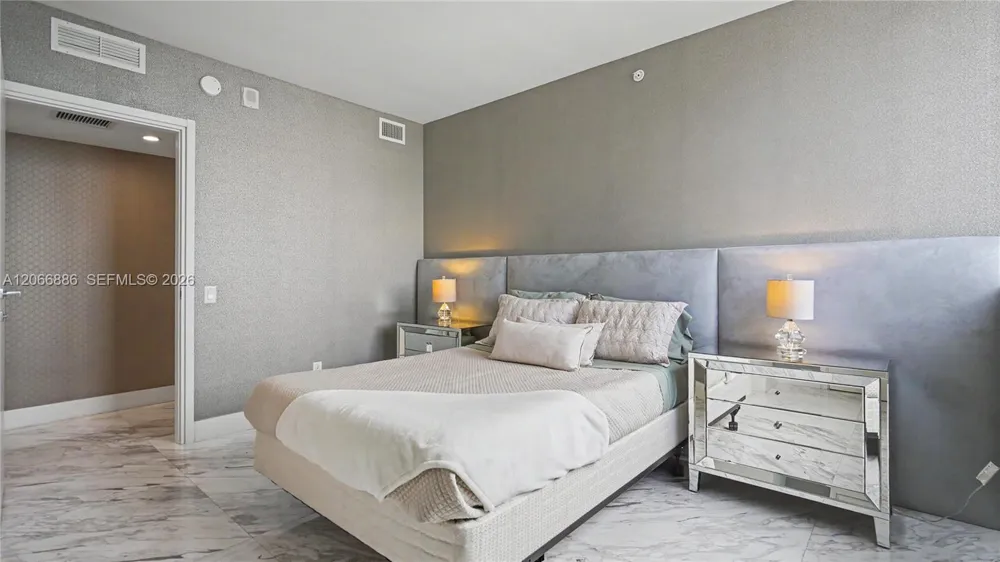 1300 Brickell Bay Dr #3102 Miami, FL 33131